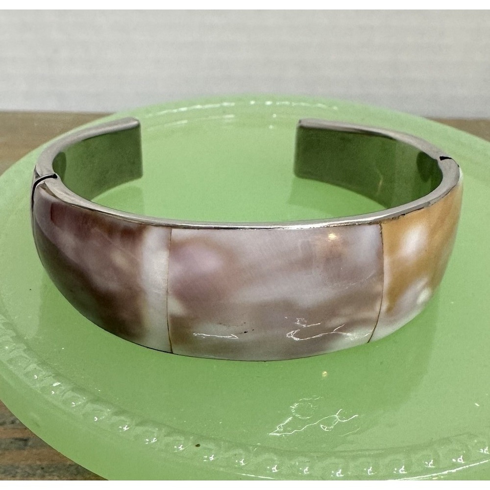 Pink Tan Oyster Shell Design Fashion / Costume Jewelry Bracelet Cuff Silver Tone